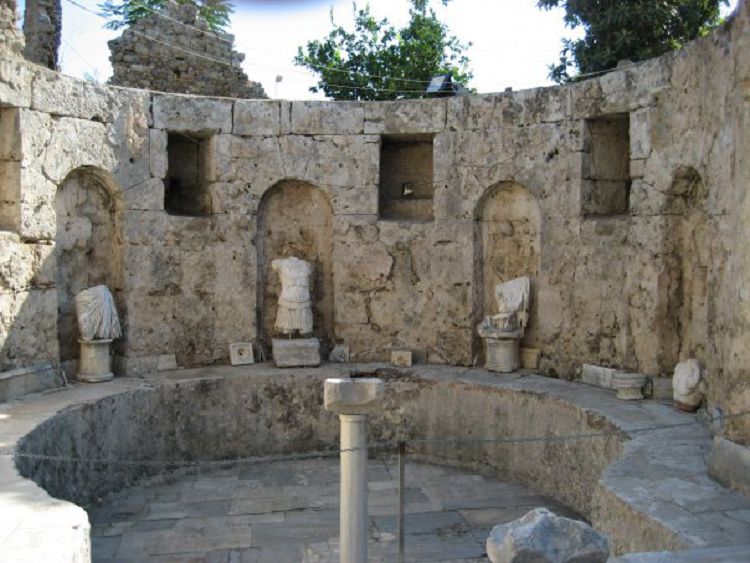 Руины античных римских бань