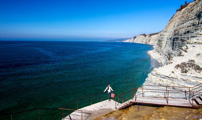 Начало спуска к дикому пляжу "Сосновка"