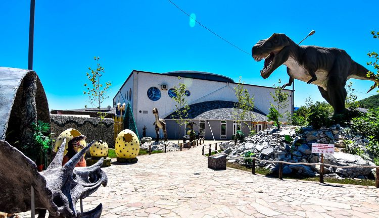 Экспонаты данного парка поражают своей величиной 