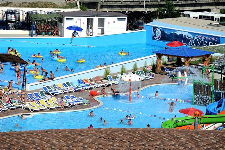 В "Джубге" имеется три бассейна и "Ленивая река"