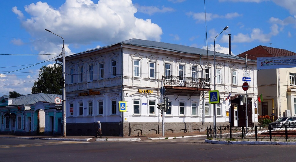 Дом №23 когда-то был известным отелем "Европейские номера" Дом №23 когда-то был известным отелем "Европейские номера"