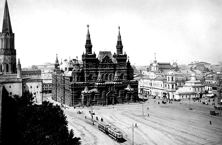 В начале 20 столетия по Красной площади ходил трамвай