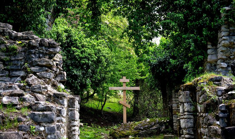 Древний храм веками терпеливо ждет своего возрождения 