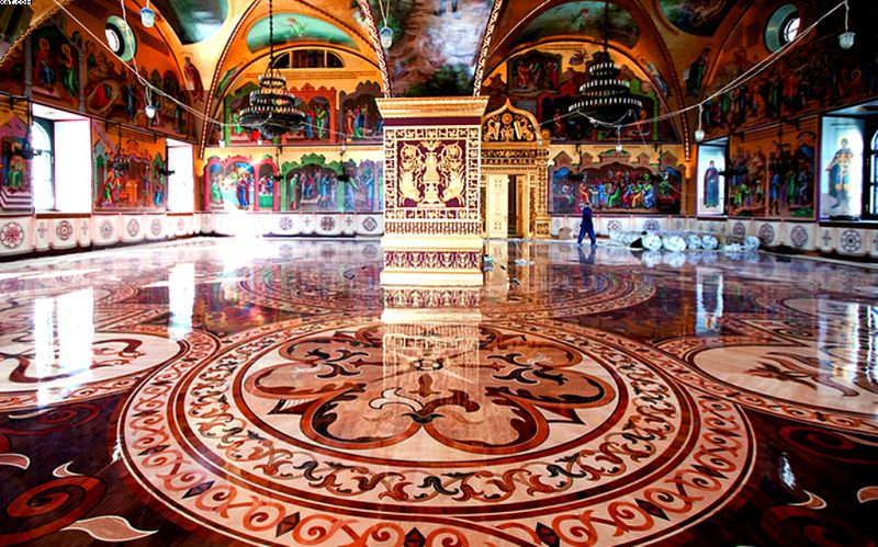 Паркетный рисунок полов палаты является отдельным объектом восхищения