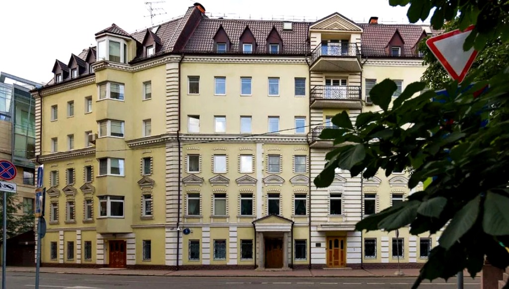 Авторство Доходного дома №5 принадлежит архитектору Д.Д.Звереву