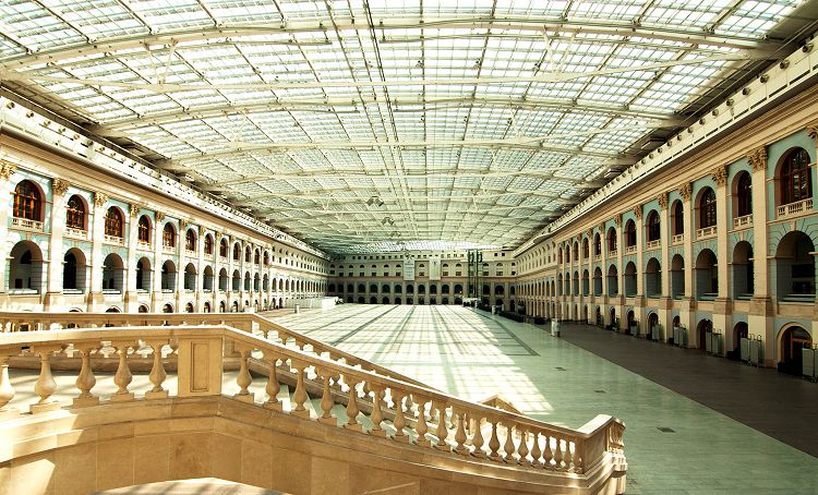 Внутреннее пространство Гостиного двора сегодня превратилось в уникальный атриум