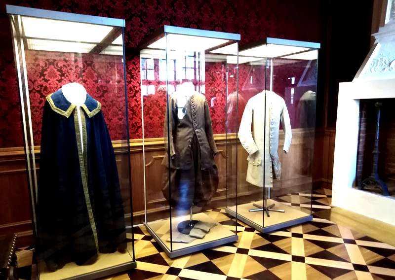 В бывшей Спальне выставлена личная одежда императора
