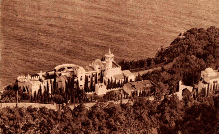 Дача Кичкинэ была построена на крошечном скалистом выступе