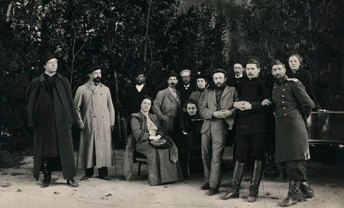 М.Горький с ближайшими друзьями после открытия Народного театра в Нижнем