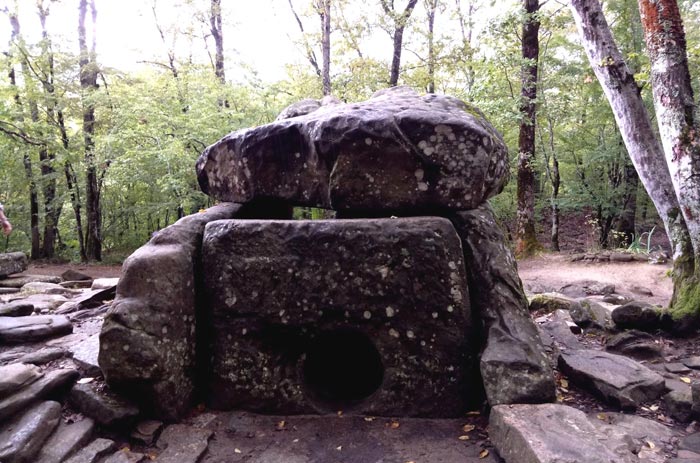 Какие тайны хранят в себе эти древние каменные конструкции?