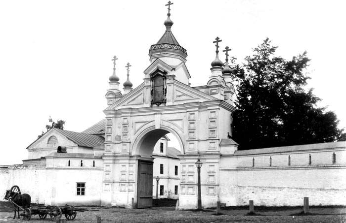 Главные Западные ворота Печерского монастыря в конце 19 века Главные Западные ворота Печерского монастыря в конце 19 века