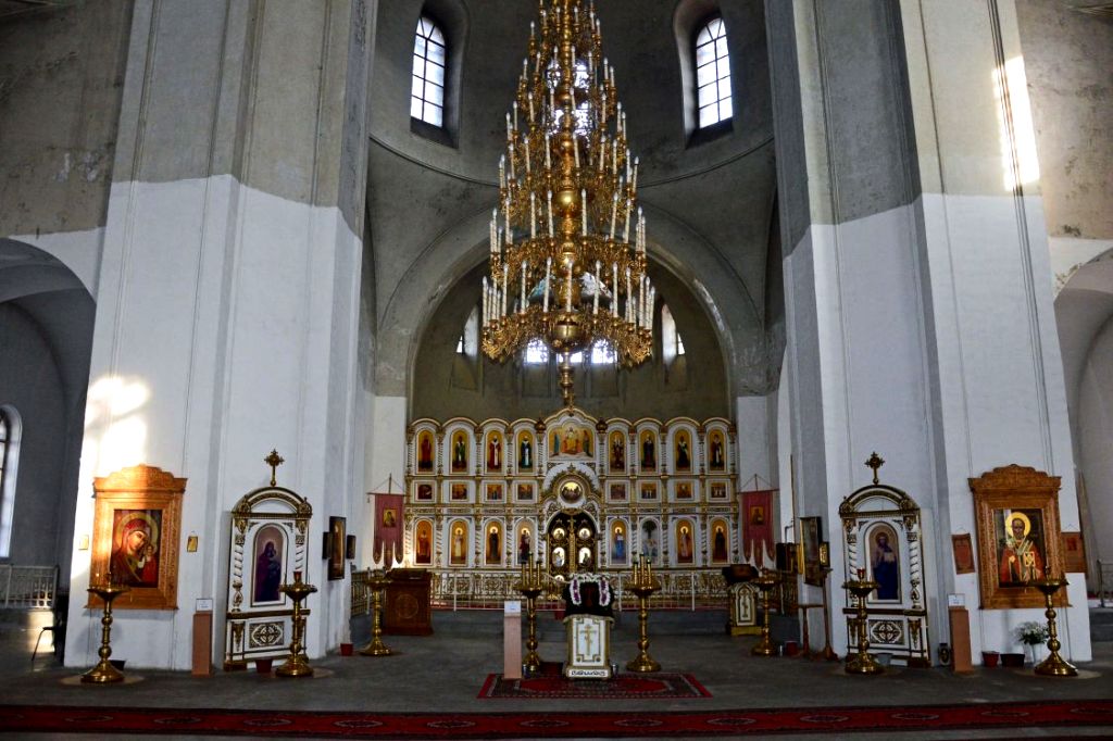 Сегодня возрожденный храм в виде Софийного собора вновь вернулся к церковной жизни