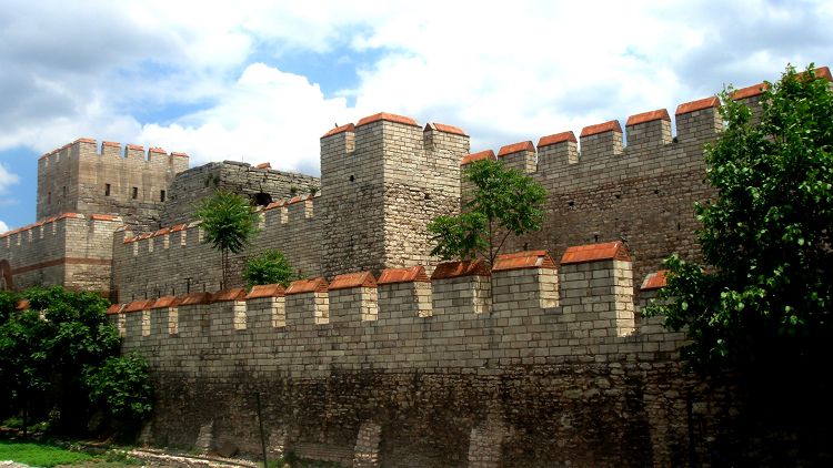 Восстановленные участки константинопольских стен показывают реалии древнего города