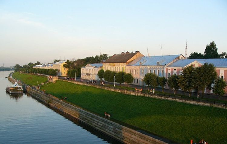 Екатерининские дома на набережной Степана Разина