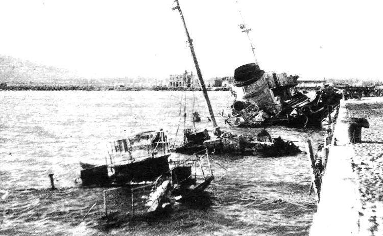 В июне 1918 года около 20 кораблей русского флота были затоплены под Новороссийском