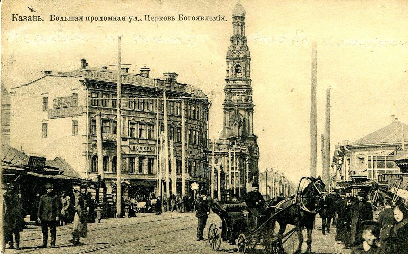 До революции рядом с "Коммерческими номерами" находились торговые ряды 