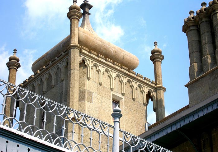 Декоративные элементы архитектурного убранства дворца. Фрагмент