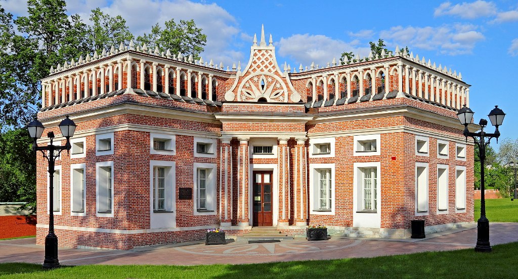 Кавалерийский корпус - одно из подлинных сохранившихся объектах Царицыно