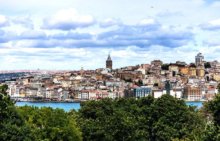 Со смотровых площадок Четвертого двора хорошо виден азиатский берег Босфора