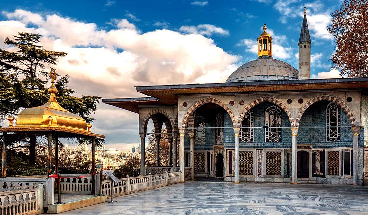 Багдадский павильон как и Ереванский, словно сошел со страниц восточных сказок