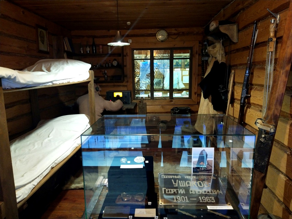 В каждом из помещений корабля расположена интересная информация о великих мореходах и их открытиях