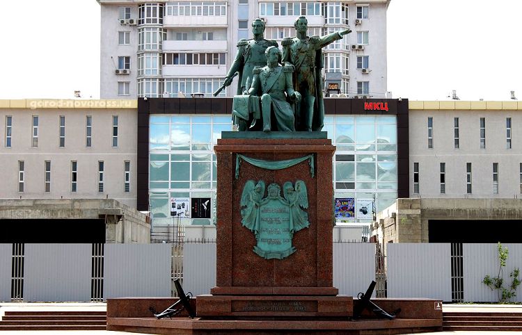 Памятник Основателям Новороссийска - это и историческая память, и дань уважения