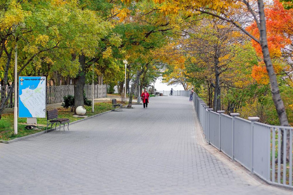 Набережная поздней осенью