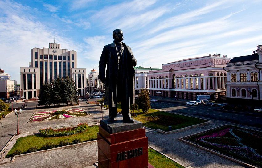 На центральной Площади Свободы тоже есть интересные туристические объекты