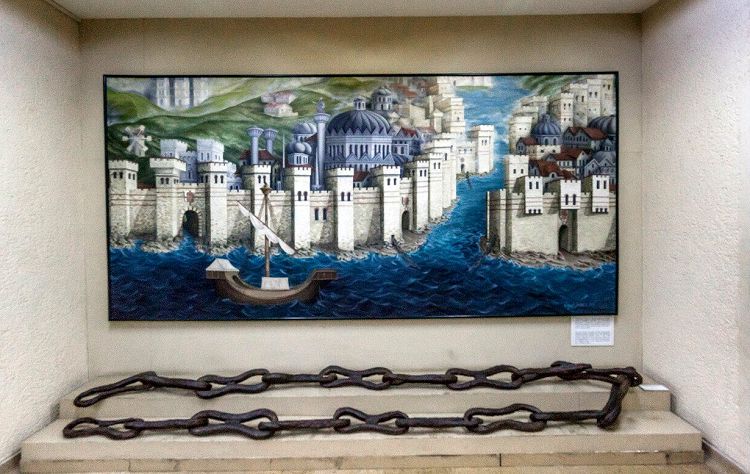 Длительное время Золотой Рог защищала цепь между Константинополем и Галатой