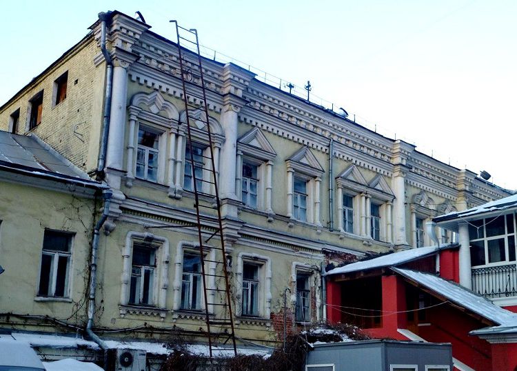 Учительский корпус Академии примыкал непосредственно к храму