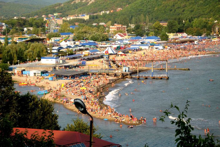 Пляж Санатория "Вулан" постепенно переходит в пляж Мыса Вулан