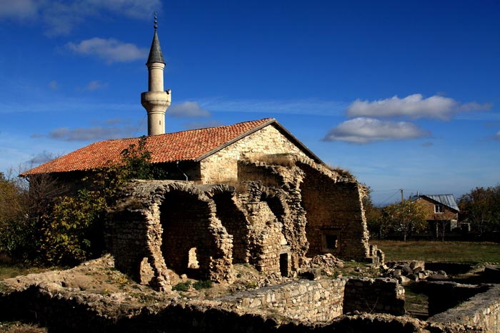 Старинная мечеть Хана Узбека в Старом Крыме