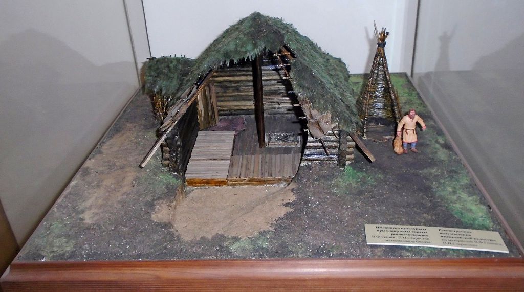 Так могли выглядеть полуземлянки именьковцев - коренного населения края