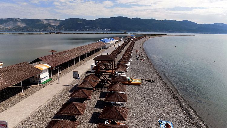 Пляж "Алексино" находится на другом углу Соленого озера