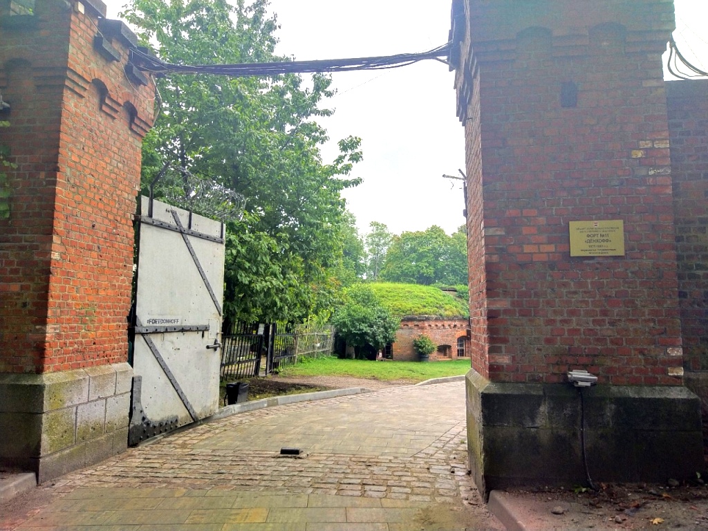 Посетить территорию чудом сохранившегося немецкого форта 19 века надо непременно