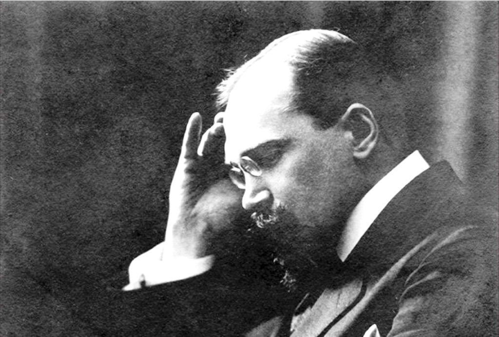 Среди арестованных в 1937-38 годы оказался и главный архитектор выставки В.К.Олтаржевский