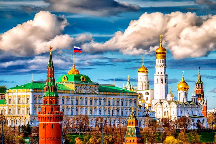 Московский Кремль притягивает и древней историей и уникальными архитектурными строениями