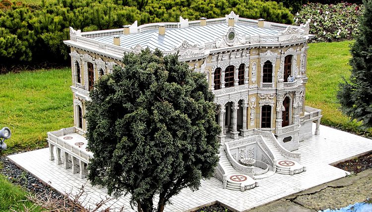 Своей миниатюрностью Кючюксу очень напоминает резную шкатулку