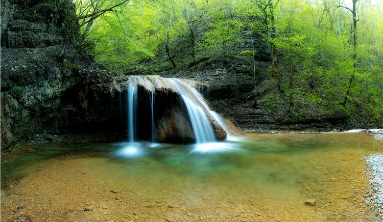 Водопад под названием "Нос" легко запоминаем и узнаваем