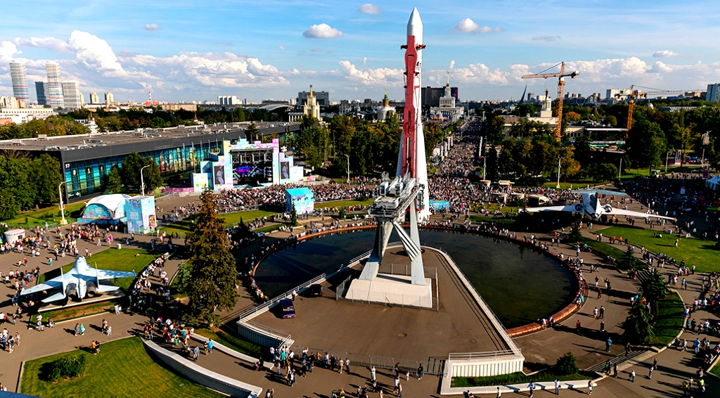 Площадь Промышленности первоначально называлась Площадью Механизаторов