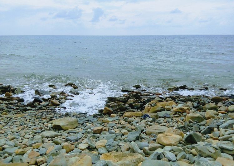 На пляже "Маяк" можно ощутить свое единение с морем и небом