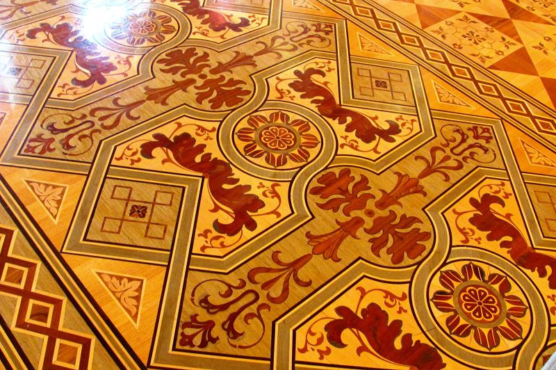 Паркетный рисунок каждого зала уникален (Александровский зал)