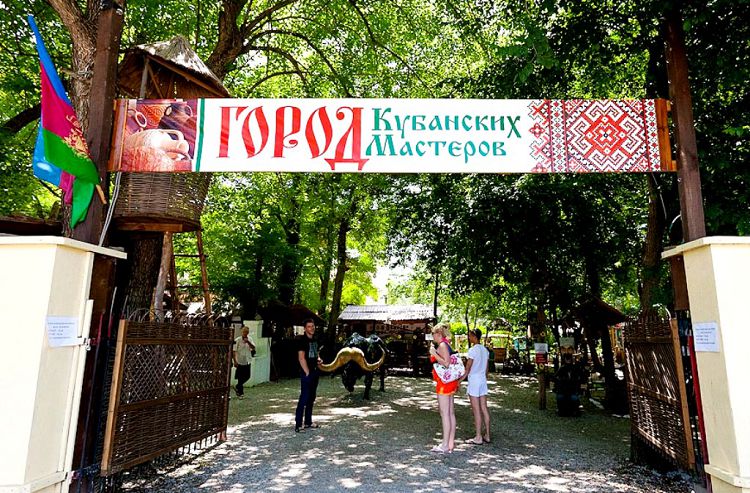 На территории казачьего поселения расположился целый город мастеров