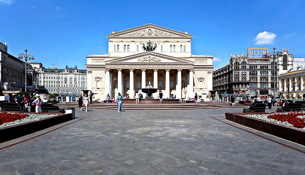 Подойти к знаменитому Большому театру захочет каждый любознательный турист