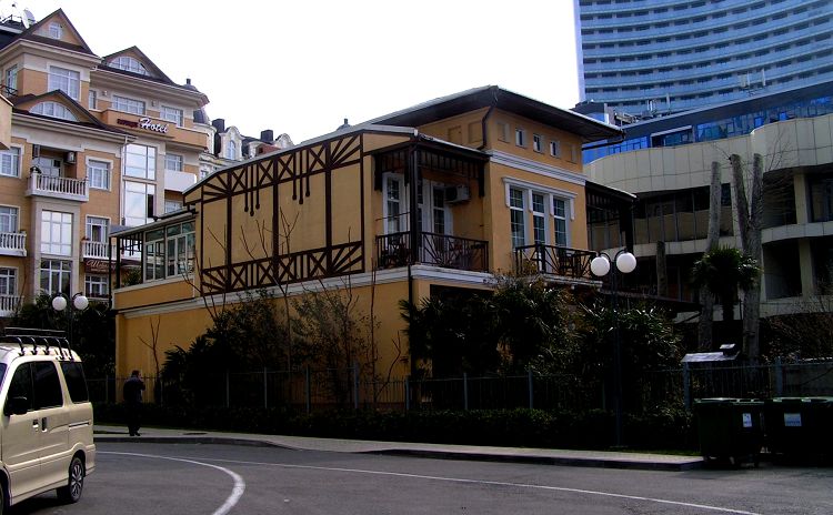 На "Историческом бульваре" можно увидеть Дом первого сочинского врача Гордона