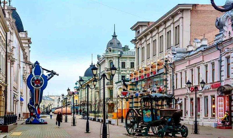 Променад по Улице Баумана - это приятное и полезное времяпровождение