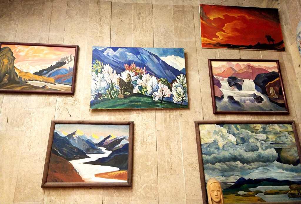 Залы предполагалось использовать и для выставок художников. Например, Н.Рериха