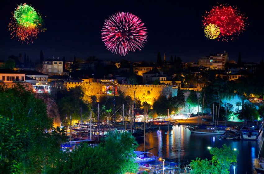 Праздничный новогодний фейрверк