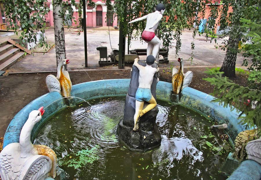 Скульптурная композиция "Ныряющие пионеры" в Самаре