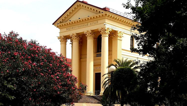 Здание Художественного музея - памятник архитектуры 30-х годов 20 века